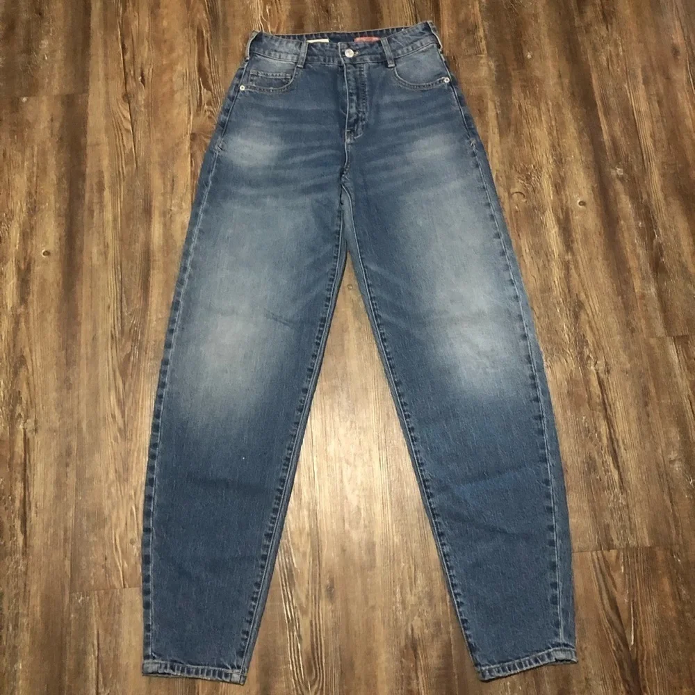 Pilcro Jeans Women's 24T The Icon Barrel Leg High Rise Medium Wash Denim
